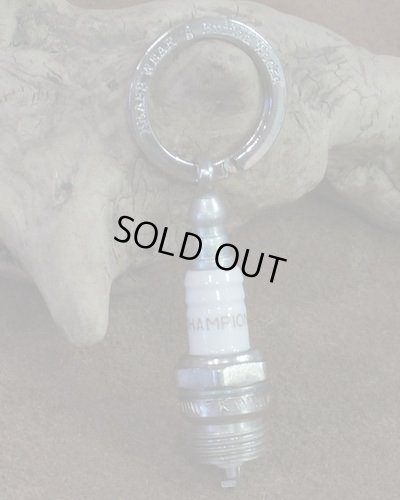 画像1: BARNS / BUTTON WORKS -VTG "CHAMPION" SPARK PLUG KEYHOLDER- 